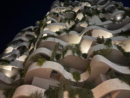 Zyrë me qira 3+1+2 + post parkimi te Rezidenca Lion Park.