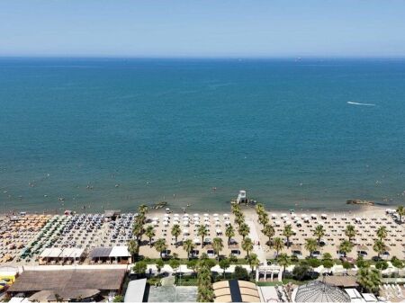 Hotel në shitje në Golem – Mundësi ideale investimi pranë bregdetit