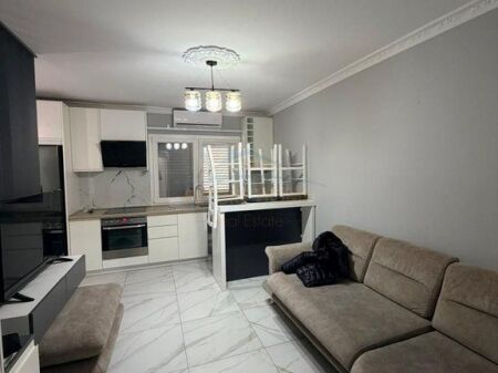 In vendita, Appartamento 2+1+2, Via Barrikadave, Tirana