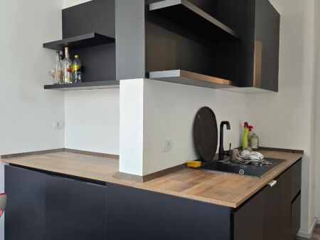 Jepet me qera zyre tek Rr Kavajes