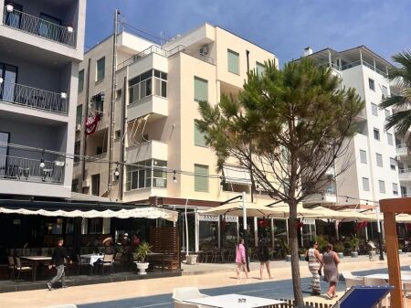 Jepet me Qera Apartament 1+1 Ne Plazh Hekurudha