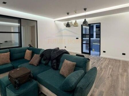 Shitet, Apartament 2+1 Laprake, Tiranë.