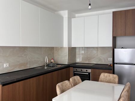 Affittasi 2+1+ parcheggio a Univers City