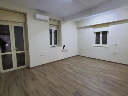 ZYRE ME QERA 75 M2 RRUGA FORTUZI 85.000 LEKE FH-58956