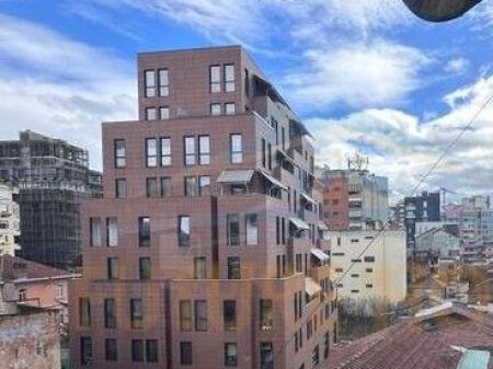 Qira, Apartament 2+1(i konvertuar), Rruga e Barrikadave, Tiranë