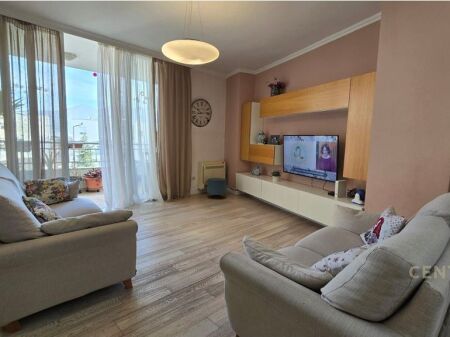 Shitet Apartament 3+1+2+poste parkimi te Rruga Peti !! 315,000 € Sip. Totale  138m2