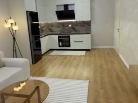 Shitet apartament 2+1