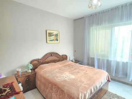 Jepet Me Qera Apartament 3+1+3 Ballkone