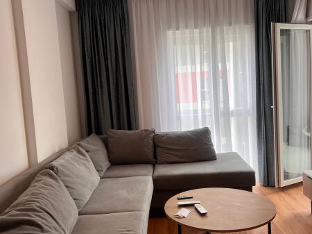 In affitto 1+1+parcheggio Univers City 400 mila leke