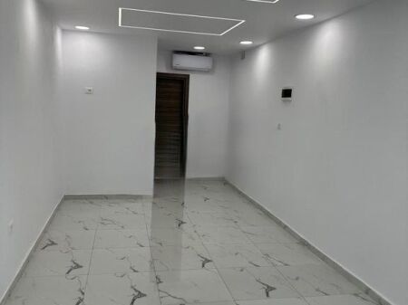 Affittasi negozio in via BUDI, vicino all'ambasciata americana. 400 € /Mese