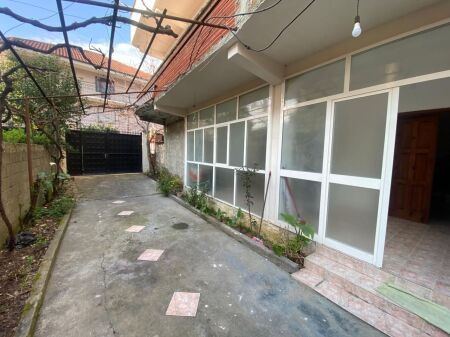 Qera, Apartament 3+1, Rruga Ramazan Bogdani, pranë Rrugës Siri Kodra dhe 5 Maji