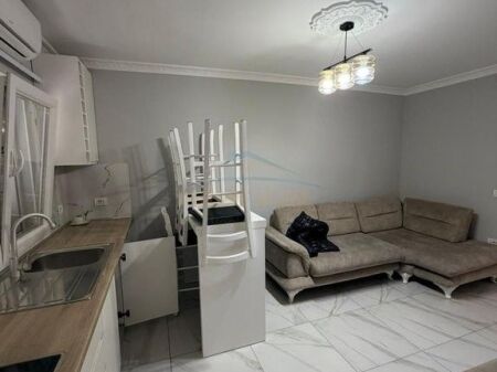 Shitet Apartament 2+1+2 ne rrugen e Barrikadave Tirane