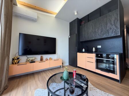 Studio elegante nel centro di Astir, disponibile ora!