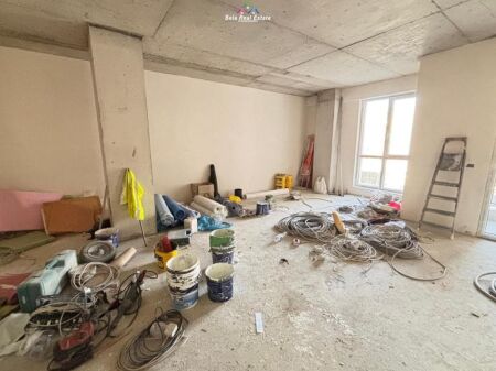 Ufficio in affitto presso il Comune di Parigi (ID BZ2854) Tirana.