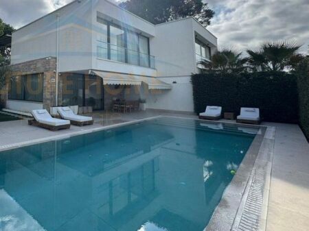 Shitet, Vilë e Bashkangjitur, "San Pietro Residence", Gjiri I Lalëzit