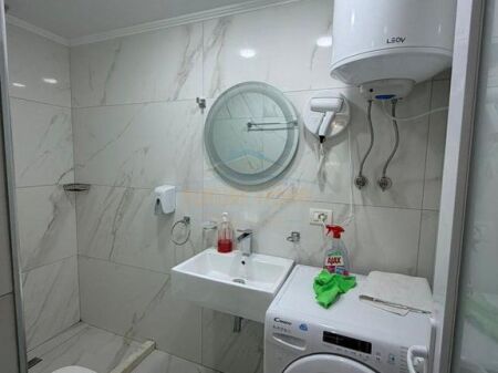 Shitet, Apartament 2+1+2, Rruga e Barrikadave, Tiranë