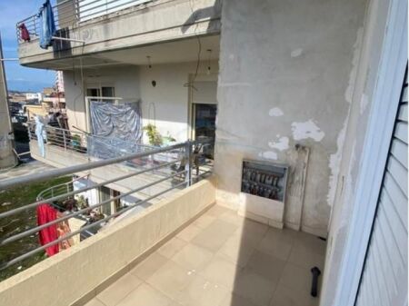 Shitet, Apartament 3+1+2 prane Kishes Ortodokse, Vlore.