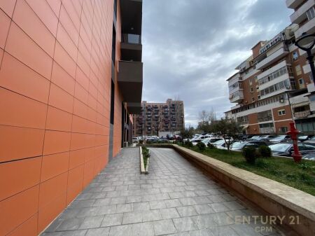 KOMUNA E PARISIT JAPIM ME QIRA AMBIENT BIZNESI KATI 0 350 € /Muaj