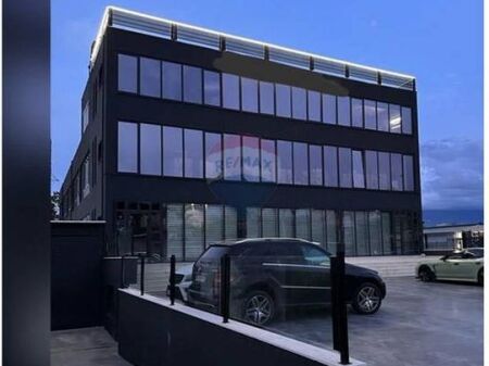 Locale commerciale in affitto