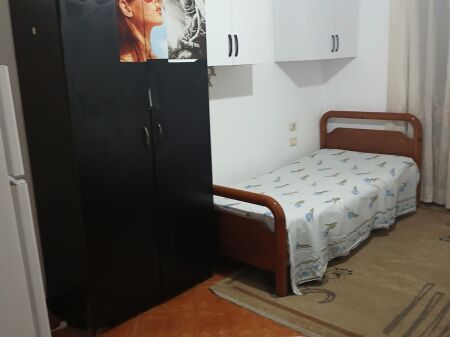 GARSIONERE 22000 LEKE.ISH PARKU I AUTOBUZAVE.