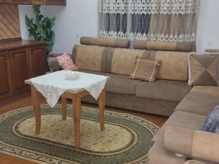 Jepet me qira apartament 2+1 ,Ish parku afer Deliorgjit  ,500 mijë lekë/muaj