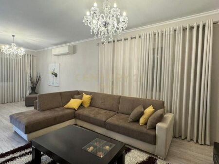 VILE NE SHITJE NE ZONEN E SHKOZES, PRANE UNAZES SE MADHE 480,000 € Sip. Totale  640m2