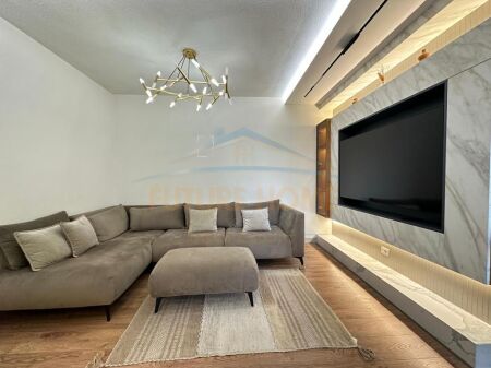 Affitto, Appartamento 2+1+2, Palazzo con Freccia, Tirana