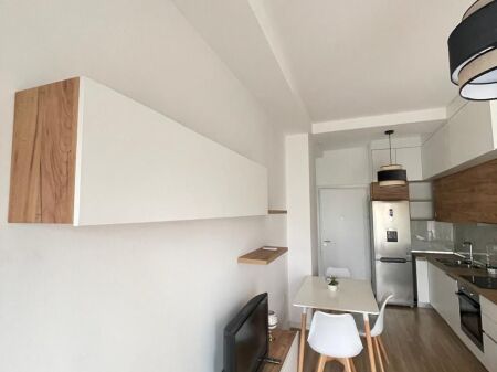 Apartament +1 me qera Kompleksi Kontakt prane 21 Dhjetorit