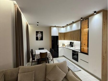 Affittasi appartamento 1+1 con posto auto in via Besim Imami