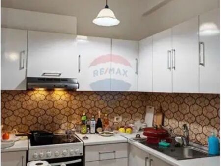 Apartament - Për Shitje - Kombinat, Tiranë