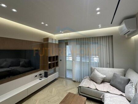 Tirane, jepet me qera apartament 1+1 Kati 4, 65 m² 850 € (Myslym Shyri)
