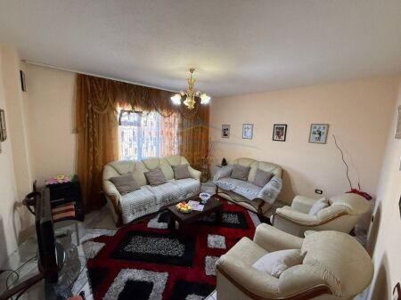 Shitet ,Shtëpi 3 - Katëshe ,Lagjia 1  ,Pogradec