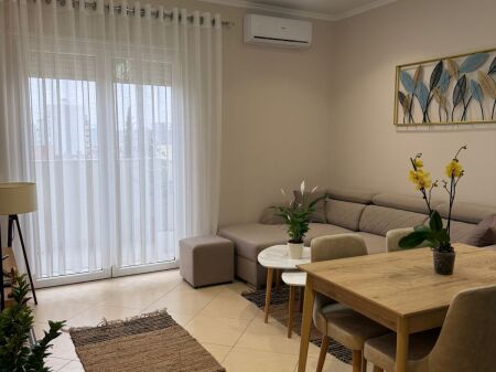 📌Jepet me Qira Apartament 1+1 – Rruga e Kavajës