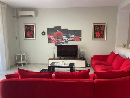 Shkolla e kuqe - Jepet 2+1 + 2 Parkime Kati 1 I Nje Vile