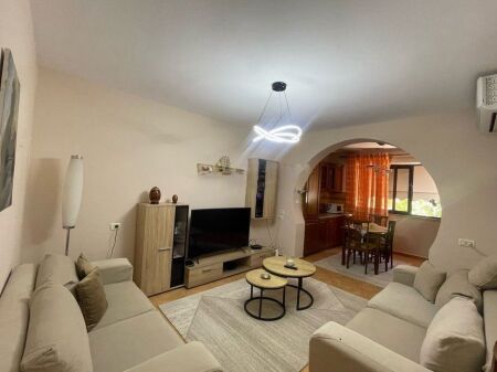 APARTAMENT ME QIRA 2+1 NE RRUGEN "MYSLYM SHYRI"