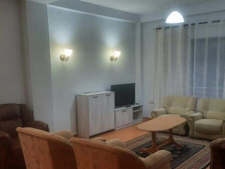 Affittasi ingresso 2+1  2° piano di una villa, via Arben Broci, Città Studentesca vicino al mercato Ana 450 mila lek