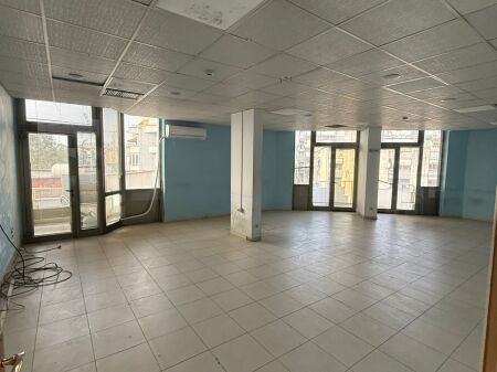 Jepet Zyrë me Qera – Sheshi Wilson 🏢