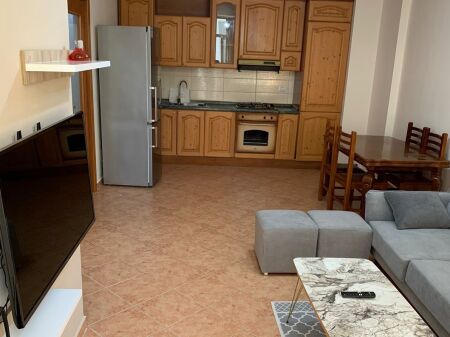 Affittasi Appartamento 2+1, Komuna Parisit, Complesso KiKa 1 600 mila lek