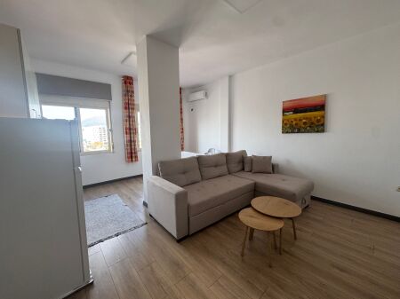 Apartament 2+1 per shitje prane Kristal Center!