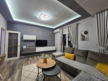JEPET ME QIRA APARTAMENT 2+1+GARDEROB NE SAUK 650 € /Muaj