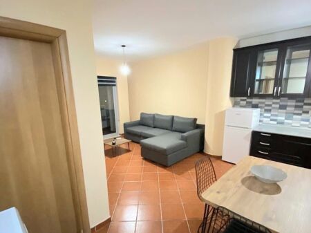 1+1,te irfan tomini pallati me shigjeta,cmimi 550 mije leke,me parkim