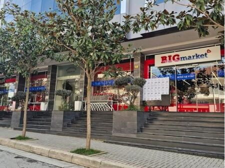 Shitet apartament 115 m2 prane 'Kafja e Rremes"!
