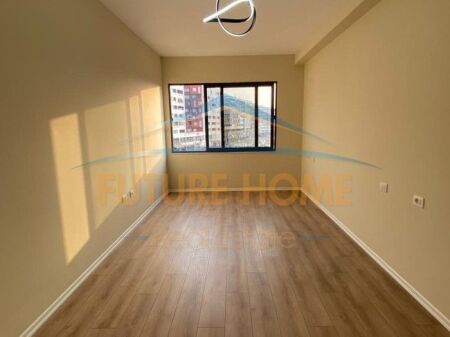Shitet, Apartament 2+1, Unaza e Re