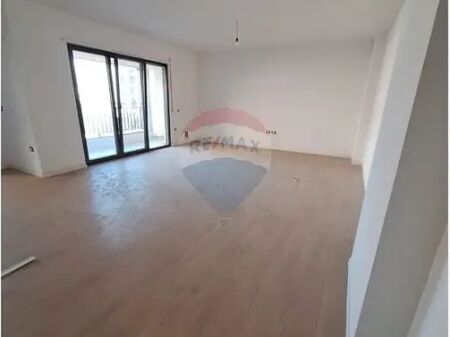 Apartament - Për Shitje - Rruga Jordan Misja,