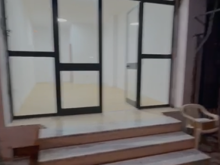 Shop for sale behind Globe 35 meters