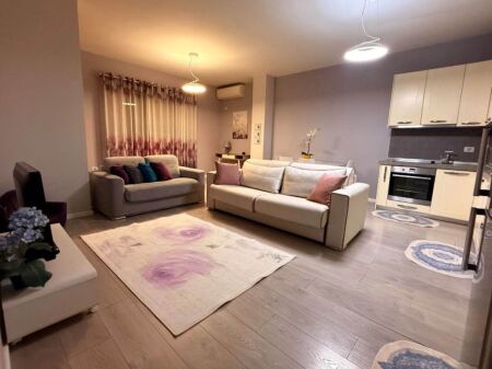 Jepet me qera 1+1 i mobiluar.