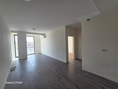 JEPET ME QIRA AMBIENT PER ZYRE TE RESIDENCA GOLDEN PARK 700 € /Muaj