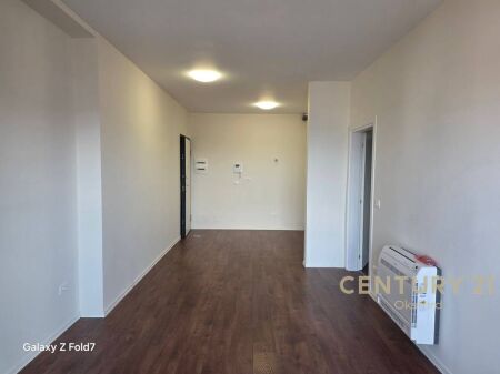 JEPET ME QIRA AMBIENT ZYRE TE TIRANA GARDEN BUILDING