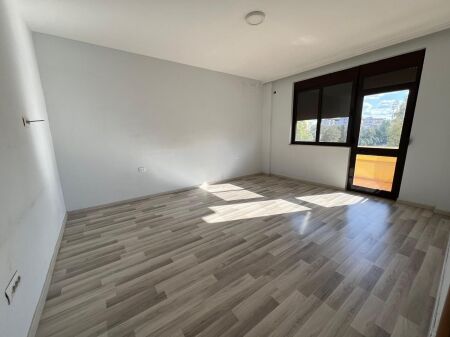 ZYRE ME QIRA - STADIUMI DINAMO