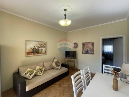 Apartament 1+1 me qera në qendër të Tiranës.